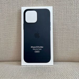 Apple iPhone 13 Pro Max Silicone Case with MagSafe